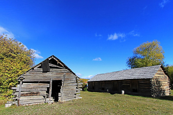 포토 JPG 해외이미지 나무 외관 문화 어린이 여행 건축양식 하늘 주택 사람 잔디 사람없음 야외 건물 가로 햇빛 미국 금지 역사 카우보이 사인 좁은 북쪽 남쪽 아르헨티나 게이지 서쪽 콜로라도 해외202004 해외포토 식물 건축물 건축 북아메리카 태양 남아메리카 방향 파일형식 이미지허브