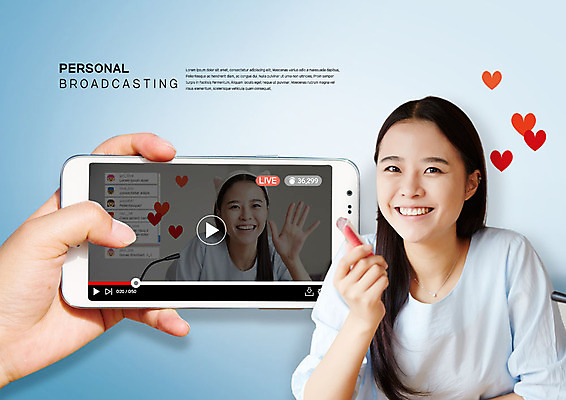 PSD 편집이미지 손 응시 여자 한손 스마트라이프 미소 사람 상반신 20대 성인 두명 신체부위 스마트폰 스마트기기 화장 한국인 립스틱 하트 스마트 방송 방송인 라이브 성인만 인터넷방송 뷰티크리에이터 이미지편집 모양 직업 라이프스타일 시선 컨셉 표정 동양인 청년 전자제품 핸드폰 뷰티 화장품 파일형식 크리에이터 1인미디어