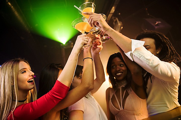 포토 JPG 서양인 여자 남자 흑인 조명 실내 미소 사람 동양인 여러명 상반신 20대 성인 앞모습 옆모습 30대 친구 손들기 칵테일 즐거움 클럽 건배 성인만 국내포토 외국인 감정 뷰포인트 다수 관계 모션 주류 표정 인종 청년 내부 장년 파일형식