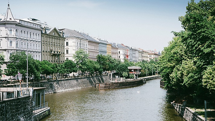 포토 JPG 주간 여행 유럽풍경 유럽건축 풍경 사람없음 야외 강 도시풍경 감성 체코 프라하 동유럽 국내포토 자연요소 유럽 컨셉 서양건축 도시 파일형식