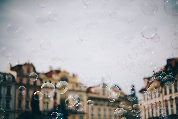 포토 JPG 주간 여행 유럽풍경 풍경 사람없음 야외 아웃포커스 도시풍경 비눗방울 감성 체코 프라하 동유럽 국내포토 자연요소 유럽 컨셉 촬영기법 도시 파일형식