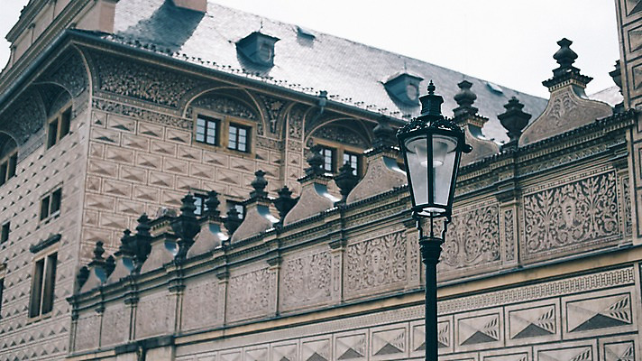 포토 JPG 주간 여행 가로등 유럽풍경 유럽건축 풍경 사람없음 야외 도시풍경 감성 체코 프라하 동유럽 국내포토 자연요소 공공시설 유럽 컨셉 서양건축 도시 파일형식