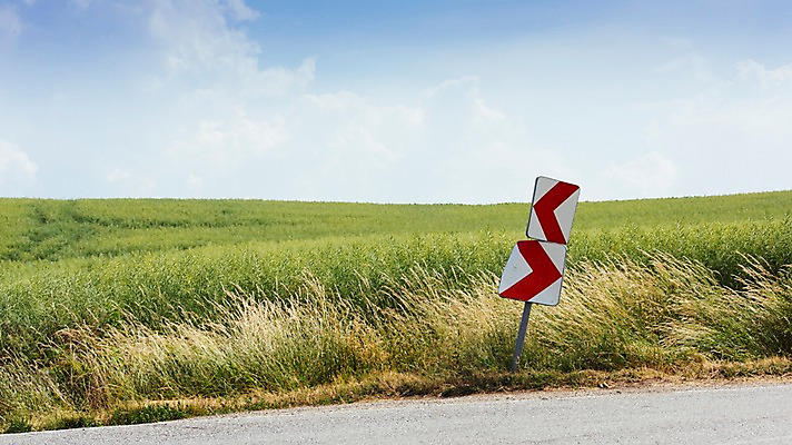 포토 JPG 주간 구름 해외풍경 유럽 도로 여행 자연 하늘 풍경 초원 사람없음 야외 표지판 감성 체코 프라하 동유럽 모라비아 국내포토 자연요소 해외 나라 길 컨셉 교통시설 알림판 생태계 파일형식