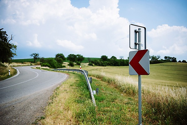 포토 JPG 주간 구름 해외풍경 유럽 도로 여행 자연 하늘 풍경 초원 사람없음 야외 표지판 감성 체코 프라하 동유럽 모라비아 국내포토 자연요소 해외 나라 길 컨셉 교통시설 알림판 생태계 파일형식