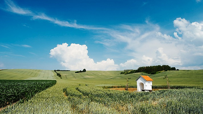 포토 JPG 주간 구름 해외풍경 유럽 여행 자연 하늘 풍경 초원 사람없음 야외 교회 감성 체코 프라하 동유럽 모라비아 국내포토 자연요소 해외 나라 컨셉 종교건축 건물 생태계 파일형식