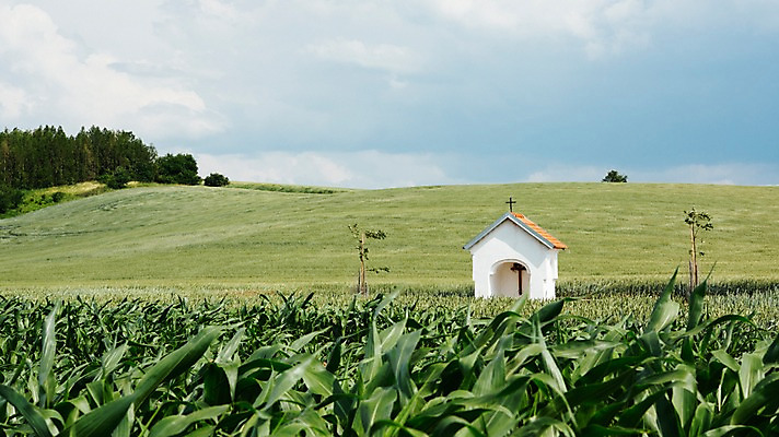 포토 JPG 주간 구름 해외풍경 유럽 여행 자연 하늘 풍경 초원 사람없음 야외 교회 감성 체코 프라하 동유럽 모라비아 국내포토 자연요소 해외 나라 컨셉 종교건축 건물 생태계 파일형식