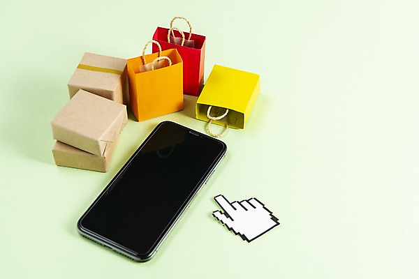 포토 JPG 스튜디오촬영 모바일 실내 선물 근접촬영 사람없음 스마트폰 쇼핑백 여러개 종이상자 오브젝트 손모양 클릭 주문 모바일쇼핑 택배상자 온라인구매 스토어 국내포토 모양 뷰포인트 다수 가방 내부 핸드폰 스마트기기 상자 택배 온라인쇼핑 파일형식 손_신체부위