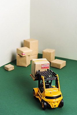 포토 JPG 스튜디오촬영 실내 근접촬영 사람없음 쌓기 여러개 운반 종이상자 배송 오브젝트 택배 지게차 택배상자 국내포토 뷰포인트 다수 모션 내부 상자 운송업 중장비 파일형식