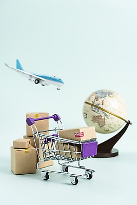 포토 JPG 스튜디오촬영 비행기 실내 근접촬영 사람없음 상자 지구본 쇼핑카 종이상자 배송 오브젝트 해외배송 해외직구 국내포토 뷰포인트 항공교통 대중교통 내부 쇼핑 카트 파일형식