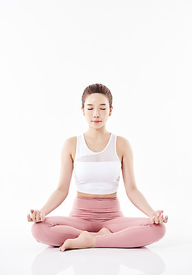 포토 JPG 스튜디오촬영 전신 여자 포즈 요가 스튜디오 실내 건강 한명 앉기 20대 성인 앞모습 운동복 스트레칭 한국인 흰배경 필라테스 성인여자한명만 아사나자세 국내포토 1 웰빙 옷 뷰포인트 백그라운드 모션 사람 동양인 청년 내부 운동 요가자세 흰색 여자한명만 성인여자만 파일형식