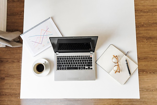 포토 JPG 주간 안경 그래프 실내 사람없음 목재 노트북 하이앵글 펜 공책 커피잔 문서 국내포토 자연요소 나무 잡화 커피 뷰포인트 재료 문구용품 잔 내부 전자제품 필기구 파일형식