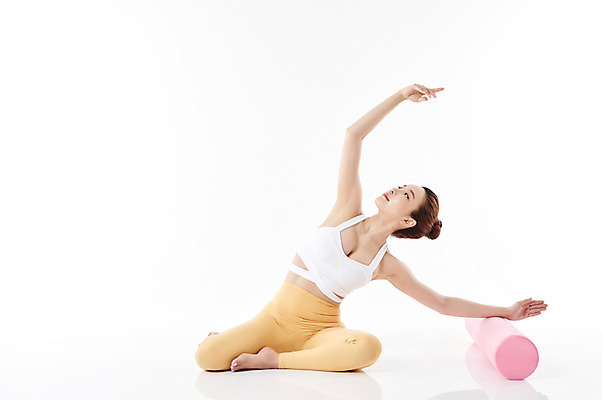 포토 JPG 스튜디오촬영 전신 응시 여자 포즈 요가 실내 건강 한명 사람 앉기 20대 성인 앞모습 운동복 운동 손들기 스트레칭 한국인 폼롤러 성인여자한명만 국내포토 1 웰빙 시선 옷 뷰포인트 모션 동양인 청년 내부 여자한명만 성인여자만 파일형식