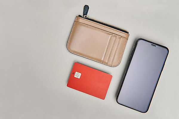 포토 JPG 스튜디오촬영 실내 근접촬영 사람없음 금융 스마트폰 신용카드 지갑 국내포토 뷰포인트 내부 경제 핸드폰 스마트기기 파일형식