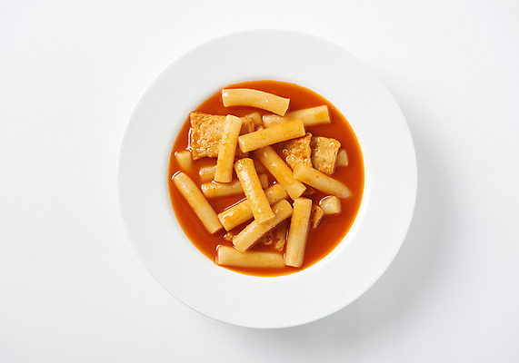 포토 JPG 스튜디오촬영 접시 실내 누끼 근접촬영 사람없음 하이앵글 어묵 떡볶이 분식 흰배경 매움 군것질 국물 길거리음식 밀떡 국물떡볶이 국내포토 식기 음식 뷰포인트 백그라운드 디저트 떡 내부 흰색 맛 파일형식