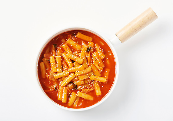 포토 JPG 스튜디오촬영 실내 누끼 근접촬영 사람없음 하이앵글 프라이팬 어묵 떡볶이 분식 흰배경 매움 군것질 길거리음식 밀떡 국물떡볶이 국내포토 음식 뷰포인트 백그라운드 주방용품 디저트 떡 내부 흰색 맛 국물 파일형식