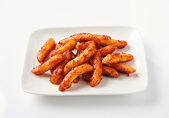 포토 JPG 스튜디오촬영 접시 실내 누끼 근접촬영 사람없음 떡볶이 분식 흰배경 매움 군것질 길거리음식 쌀떡 국내포토 식기 음식 뷰포인트 백그라운드 디저트 떡 내부 흰색 맛 파일형식