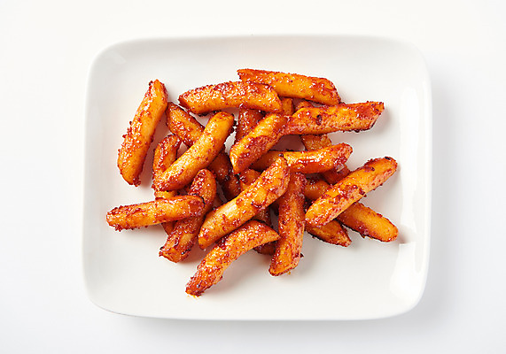 포토 JPG 스튜디오촬영 접시 실내 누끼 근접촬영 사람없음 하이앵글 떡볶이 분식 흰배경 매움 군것질 길거리음식 쌀떡 국내포토 식기 음식 뷰포인트 백그라운드 디저트 떡 내부 흰색 맛 파일형식