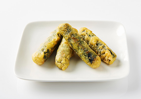 포토 JPG 스튜디오촬영 접시 실내 누끼 근접촬영 사람없음 여러개 튀김 분식 흰배경 군것질 길거리음식 김말이 국내포토 식기 음식 뷰포인트 다수 백그라운드 디저트 내부 흰색 파일형식