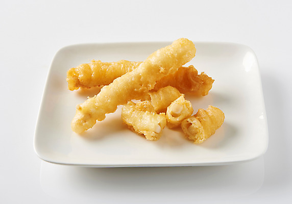 포토 JPG 스튜디오촬영 접시 조각 실내 누끼 근접촬영 사람없음 여러개 튀김 분식 흰배경 군것질 길거리음식 오징어튀김 국내포토 식기 음식 뷰포인트 다수 백그라운드 디저트 내부 흰색 파일형식