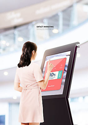 PSD 편집이미지 여자 전등 실내 한명 사람 빌딩 상반신 성인 옆모습 빛 스크린 터치 한국인 선택 스마트 쿠폰 무인기계 터치스크린 할인쿠폰 성인여자한명만 이미지편집 1 뷰포인트 컨셉 조명 동양인 내부 건물 여자한명만 성인여자만 파일형식