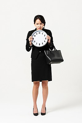 포토 JPG 스튜디오촬영 전신 여자 시계 가방 프레임 실내 피곤 한명 서기 들기 사람 정장 성인 앞모습 30대 한국인 비즈니스우먼 찡그림 치마정장 힘듦 성인여자한명만 국내포토 1 잡화 옷 뷰포인트 컨셉 비즈니스 모션 표정 동양인 내부 장년 치마 직장인 여자한명만 성인여자만 파일형식