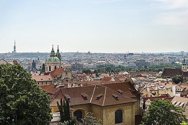 포토 JPG 주간 나무 구름 해외풍경 유럽풍경 하늘 유럽건축 지붕 풍경 사람없음 야외 도시풍경 성 체코 프라하 해외도시 국내포토 자연요소 식물 해외 건축물 유럽 서양건축 도시 파일형식