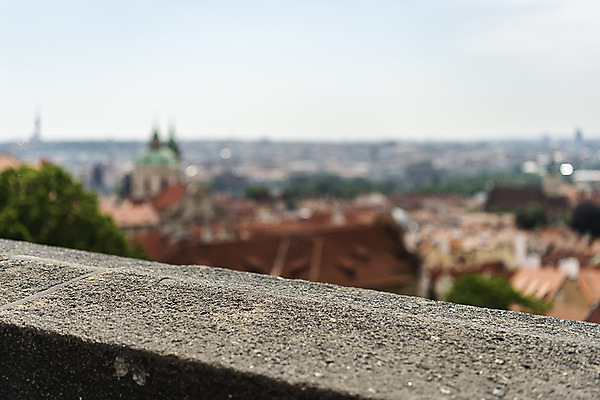 포토 JPG 주간 해외풍경 유럽풍경 난간 지붕 풍경 근접촬영 사람없음 야외 아웃포커스 도시풍경 체코 프라하 국내포토 자연요소 해외 유럽 뷰포인트 촬영기법 도시 파일형식