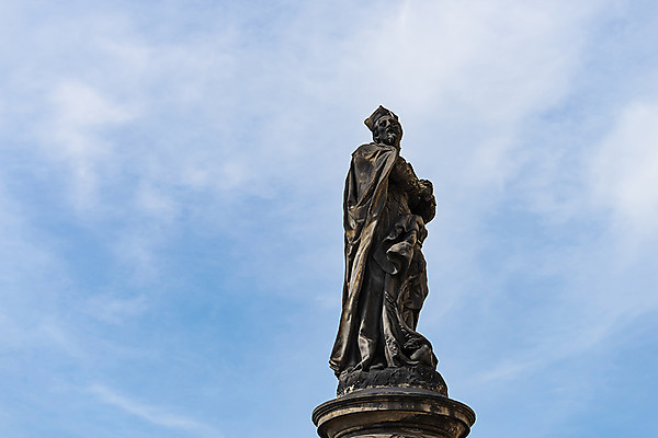 포토 JPG 주간 구름 해외풍경 유럽풍경 하늘 풍경 사람없음 야외 도시풍경 동상 조각상 체코 프라하 국내포토 자연요소 해외 유럽 조형물 도시 기념물 파일형식