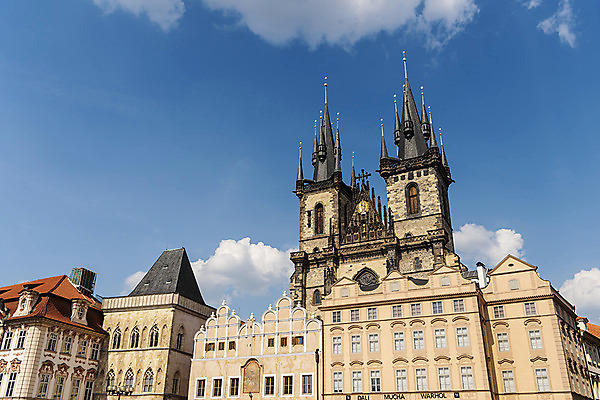 포토 JPG 구름 해외풍경 건축물 유럽풍경 창문 하늘 유럽건축 풍경 사람없음 건물 도시풍경 성 체코 프라하 해외도시 국내포토 자연요소 해외 건축 유럽 서양건축 도시 파일형식