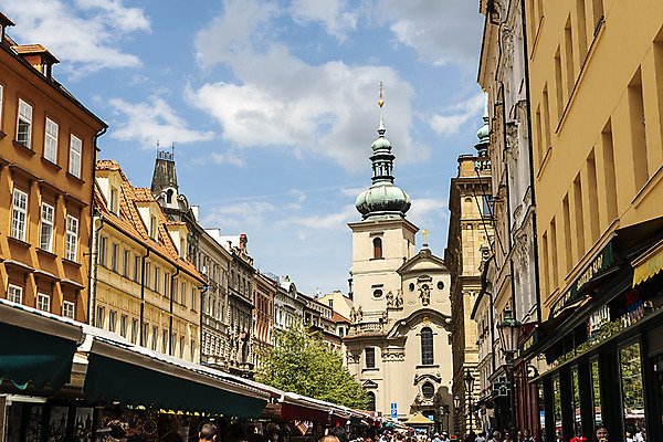 포토 JPG 주간 구름 해외풍경 유럽풍경 하늘 거리 사람 풍경 여러명 성인 야외 도시풍경 여행객 상점 성 기념품 체코 프라하 국내포토 자연요소 해외 건축물 유럽 다수 도시 오브젝트 파일형식