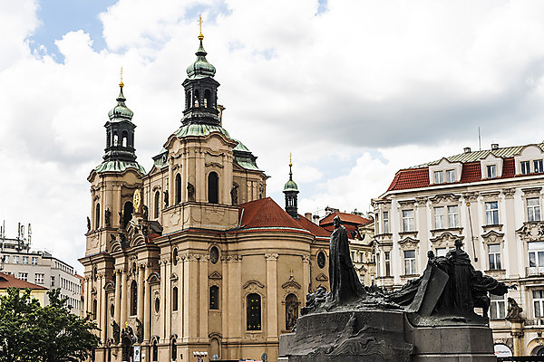 포토 JPG 주간 나무 구름 해외풍경 유럽풍경 하늘 유럽건축 풍경 사람없음 야외 도시풍경 조각상 성 체코 프라하 해외도시 국내포토 자연요소 식물 해외 건축물 유럽 서양건축 조형물 도시 파일형식