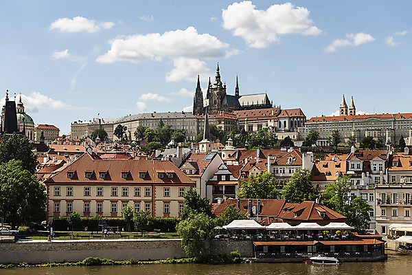 포토 JPG 주간 구름 해외풍경 유럽풍경 해외건축 하늘 유럽건축 풍경 사람없음 야외 강 도시풍경 성 체코 노천카페 프라하 페리선착장 해외도시 국내포토 자연요소 해외 건축물 건축 유럽 서양건축 항구 카페 도시 파일형식
