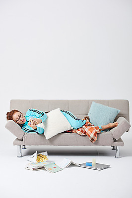 포토 JPG 스튜디오촬영 전신 우먼라이프 응시 여자 포즈 쿠션 실내 한명 누끼 사람 손짓 20대 성인 옆모습 노트북 스마트폰 운동복 청춘 소파 눕기 과자 한국인 웹서핑 담요 실업자 실업 청년실업 취업준비생 헤어롤 게으름 책더미 싱글라이프 성인여자한명만 안경낌 국내포토 1 라이프스타일 시선 옷 안경 뷰포인트 컨셉 의자 비즈니스 모션 디저트 동양인 청년 내부 책 전자제품 핸드폰 스마트기기 구직 미용용품 사회이슈 무더기 여자한명만 성인여자만 파일형식