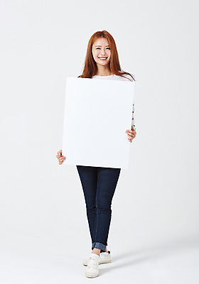 포토 JPG 스튜디오촬영 전신 우먼라이프 배너 응시 여자 포즈 사각프레임 프레임 광고판 실내 한명 서기 미소 들기 누끼 사람 손짓 20대 성인 앞모습 캐주얼 청춘 한국인 알림 성인여자한명만 국내포토 1 라이프스타일 시선 옷 뷰포인트 컨셉 모션 알림판 표정 동양인 청년 내부 사각형 판 여자한명만 성인여자만 파일형식