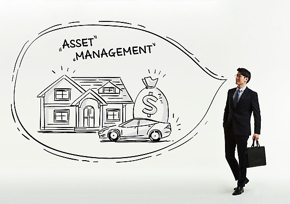 전신 편집이미지 응시 남자 말풍선 서류가방 자동차 포토일러 주택 한명 미소 들기 사람 정장 20대 성인 달러 한국인 비즈니스맨 재산 돈다발 자산관리 이미지편집 AI파일 1 시선 옷 육상교통 돈 가방 비즈니스 모션 표정 동양인 청년 건물 금융 경제 직장인 파일형식 벡터