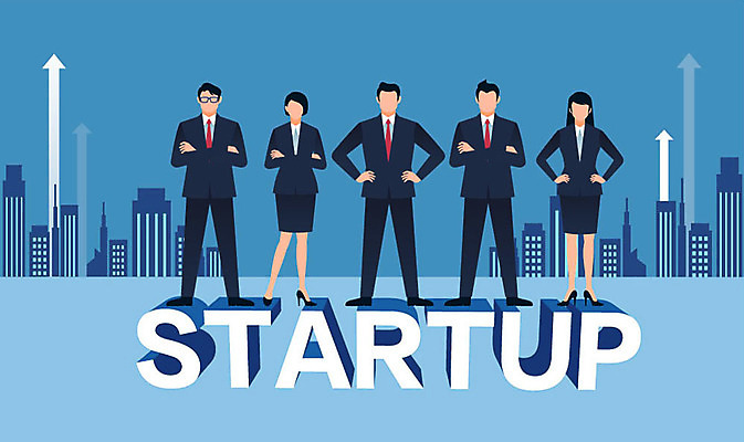 전신 여자 남자 화살표 허리손 일러스트 서기 사람 정장 빌딩 여러명 성인 팔짱 도시 비즈니스맨 비즈니스우먼 자신감 상승 창업 오피스룩 레터링 얼굴없음 국내일러스트 AI파일 옷 감정 포즈 다수 컨셉 비즈니스 모션 건물 직장인 자영업 파일형식 벡터