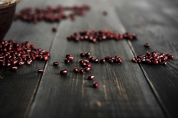 포토 JPG 스튜디오촬영 곡류 실내 사람없음 추수 잡곡 팥 나무배경 국내포토 백그라운드 농업 내부 파일형식