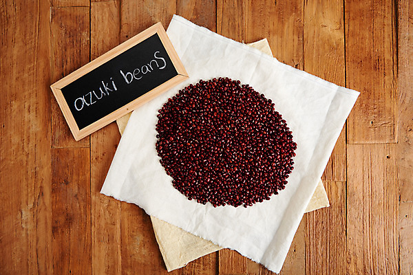 포토 JPG 스튜디오촬영 곡류 실내 사람없음 추수 직물 삼베 잡곡 팥 미니칠판 나무배경 국내포토 백그라운드 농업 내부 칠판 파일형식 천_직물