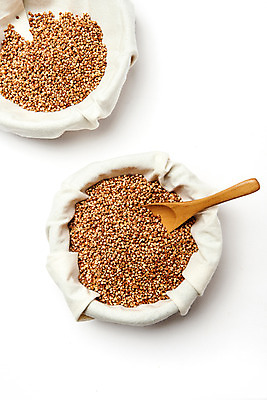 포토 JPG 스튜디오촬영 곡류 실내 사람없음 하이앵글 바구니 추수 가을 가득함 흰배경 유기농 담기 잡곡 나무숟가락 수수 플랫레이 국내포토 웰빙 계절 뷰포인트 백그라운드 농업 모션 내부 숟가락 흰색 플랫 파일형식