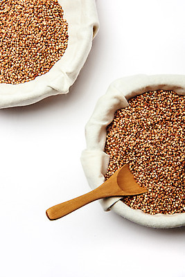 포토 JPG 스튜디오촬영 곡류 실내 사람없음 하이앵글 바구니 추수 가을 가득함 흰배경 유기농 담기 잡곡 나무숟가락 수수 플랫레이 국내포토 웰빙 계절 뷰포인트 백그라운드 농업 모션 내부 숟가락 흰색 플랫 파일형식