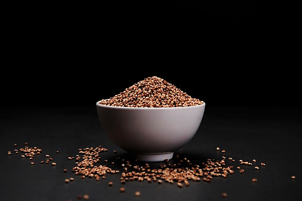 포토 JPG 스튜디오촬영 그릇 검은배경 곡류 실내 사람없음 추수 가득함 담기 잡곡 흘림 수수 국내포토 식기 백그라운드 농업 모션 내부 검은색 파일형식