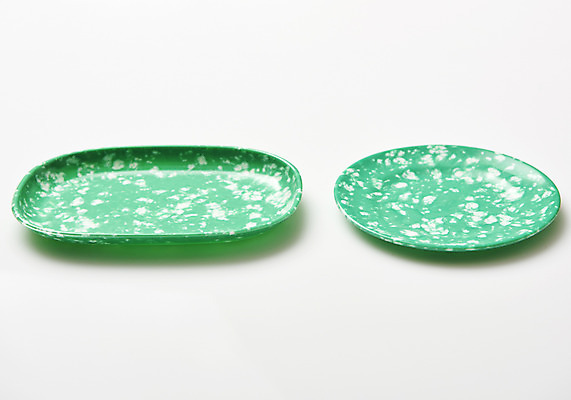 포토 JPG 스튜디오촬영 접시 주방용품 실내 누끼 근접촬영 사람없음 초록색 두개 추억 플라스틱 오브젝트 흰배경 복고 옛날 국내포토 식기 뷰포인트 컬러 생활용품 백그라운드 컨셉 2 재질 내부 흰색 파일형식