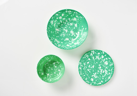 포토 JPG 스튜디오촬영 그릇 접시 주방용품 실내 누끼 근접촬영 사람없음 초록색 하이앵글 세개 추억 플라스틱 오브젝트 흰배경 복고 옛날 국내포토 식기 뷰포인트 컬러 생활용품 백그라운드 컨셉 재질 3 내부 흰색 파일형식