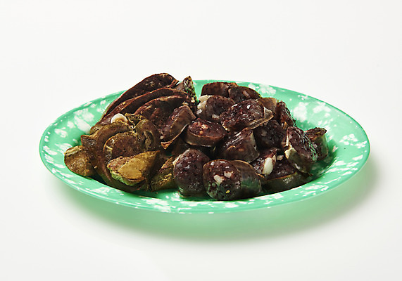 포토 JPG 스튜디오촬영 접시 음식 조각 실내 누끼 근접촬영 사람없음 여러개 내장 분식 흰배경 간 군것질 순대 길거리음식 국내포토 식기 뷰포인트 다수 백그라운드 디저트 내부 흰색 장기_의학 파일형식