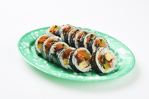 포토 JPG 스튜디오촬영 접시 음식 조각 실내 누끼 근접촬영 사람없음 여러개 분식 오브젝트 흰배경 김밥 슬라이스 군것질 길거리음식 야채김밥 국내포토 식기 뷰포인트 다수 백그라운드 디저트 내부 흰색 파일형식