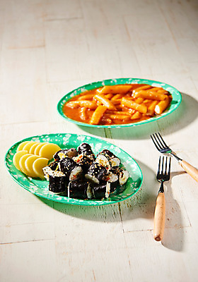 포토 JPG 스튜디오촬영 접시 조각 포크 실내 근접촬영 사람없음 아웃포커스 떡볶이 분식 단무지 꼬마김밥 국물떡볶이 나무배경 국내포토 식기 음식 뷰포인트 백그라운드 촬영기법 내부 김밥 국물 파일형식