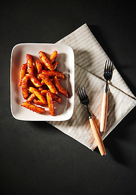 포토 JPG 스튜디오촬영 접시 포크 검은배경 실내 근접촬영 사람없음 하이앵글 식탁보 떡볶이 분식 매움 플랫레이 국내포토 식기 음식 뷰포인트 백그라운드 내부 검은색 플랫 맛 파일형식