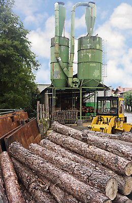 포토 JPG 해외이미지 식물 산업 공장 사람없음 야외 건물 목재 초록색 쌓기 상점 기계 장비 업무 제조 널 자르기 통나무 목공예 수납 지게차 자원 잡동사니 방앗간 벌목 수목 해외202004 해외포토 나무 건축물 컬러 재료 공업 모션 작업 중장비 공예 파일형식 이미지허브