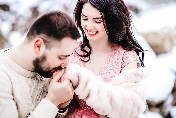 포토 JPG 해외이미지 나무 모델 드레스 포즈 백그라운드 겨울 자연 동화 바람 수염 사람 두명 유행 추위 흰색 우아함 고독 은색 매끈함 숲 실크 스웨터 드라마 공상 무료 천진난만 스타일 해외202004 해외포토 자연요소 식물 옷 계절 감정 컬러 컨셉 상의 날씨 직물 감각 생태계 파일형식 이미지허브