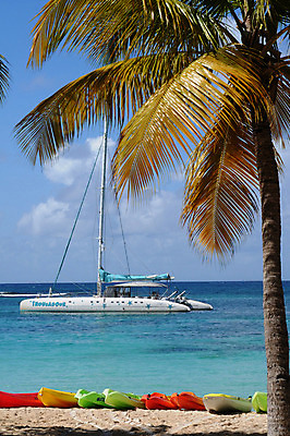 포토 JPG 해외이미지 해외 바다 섬 자연 풍경 사람없음 프랑스 보트 그림 서인도제도 해외202004 해외포토 유럽 배_교통 생태계 파일형식 이미지허브